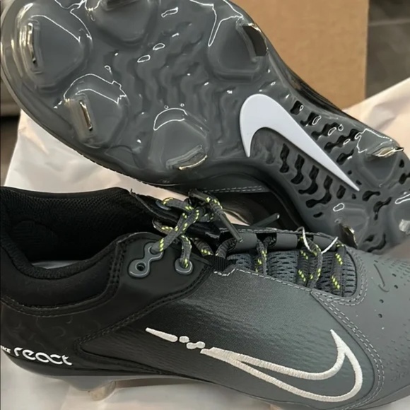 Nike women's Hyperdiamond 4 Elite Softball cleats Size 9 Low Top - Picture 1 of 6